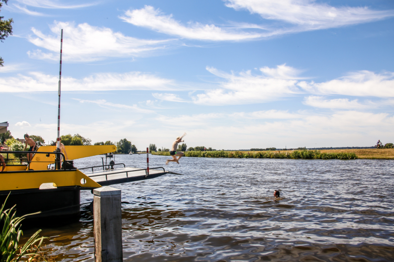 Warme weer zorgt voor drukte in en aan de Eem