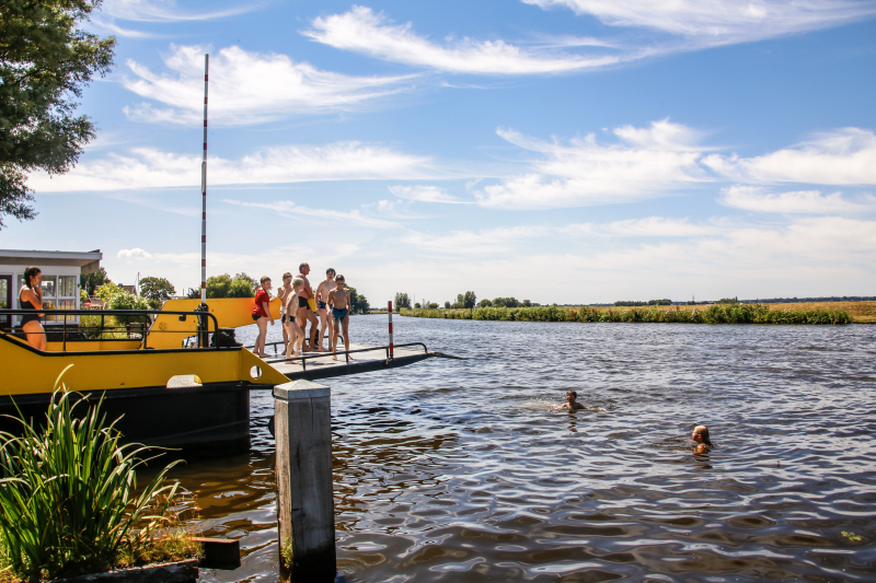 Warme weer zorgt voor drukte in en aan de Eem