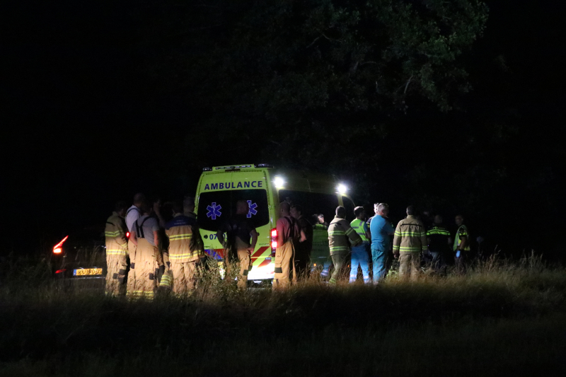 35-jarige automobilist overleden na botsing tegen boom