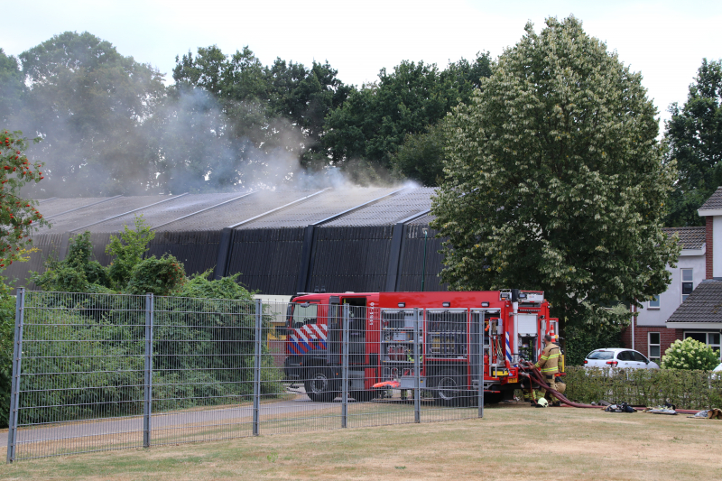 Brand in dak van sporthal