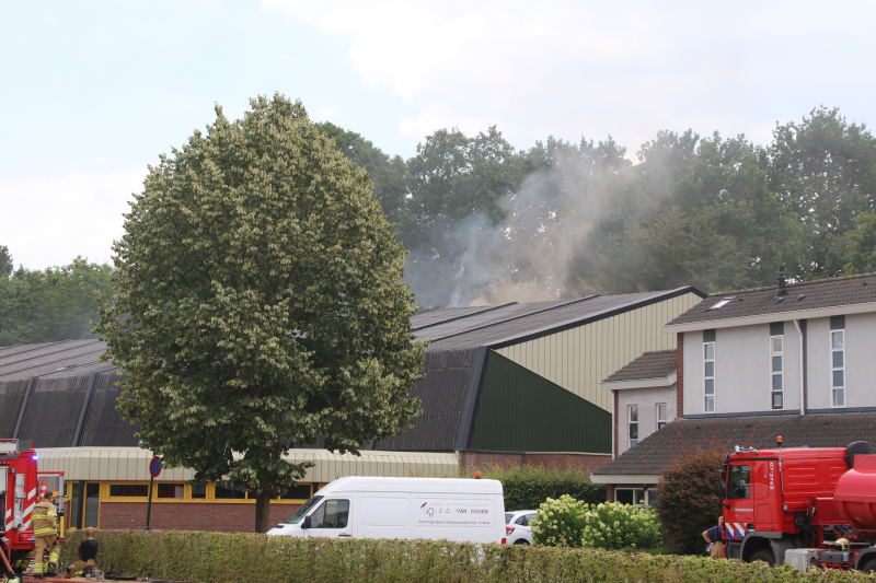 Brand in dak van sporthal