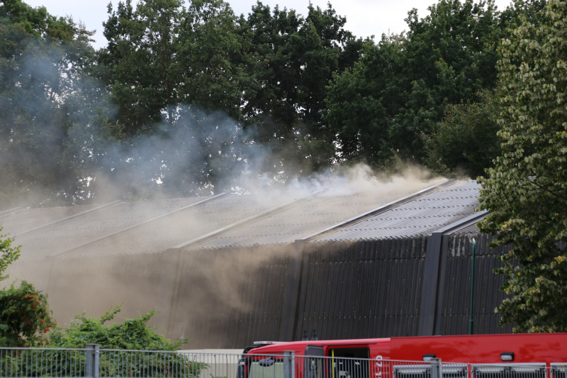 Brand in dak van sporthal