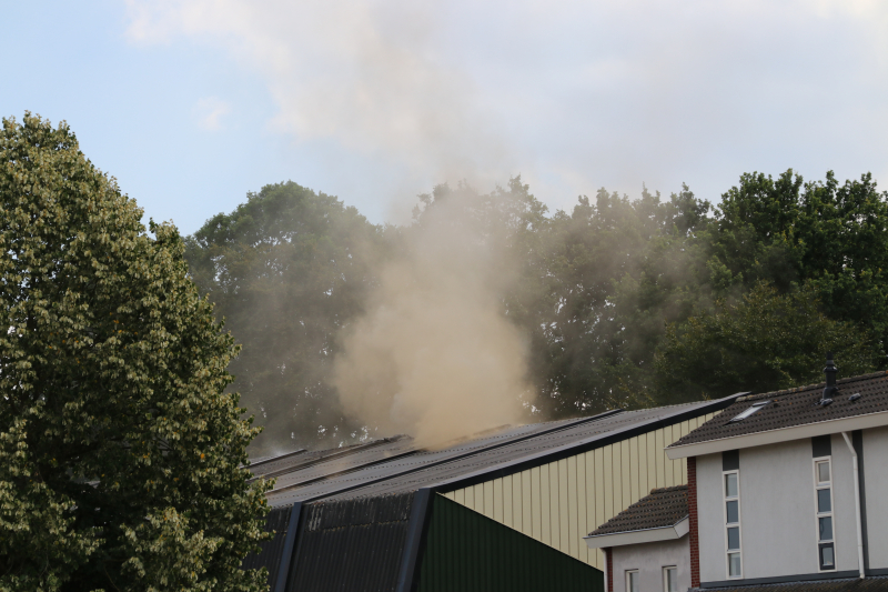 Brand in dak van sporthal