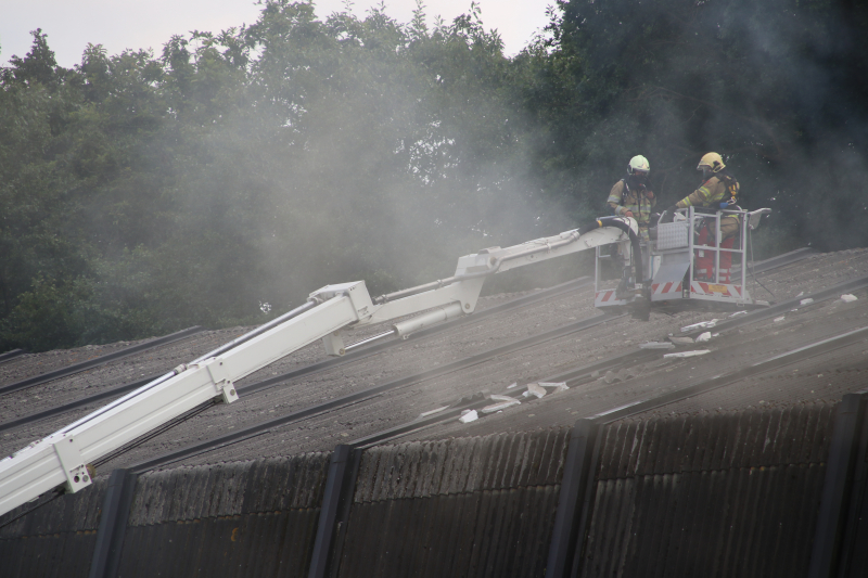 Brand in dak van sporthal