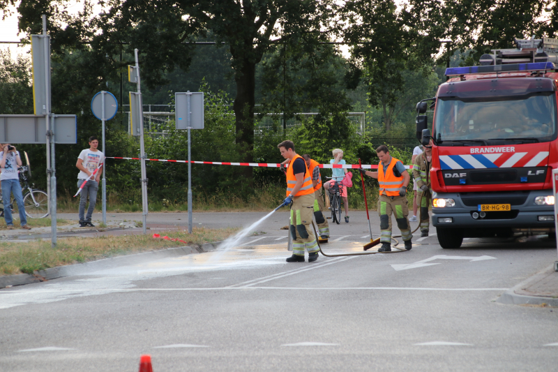 Brandweerwagen op zijn kant