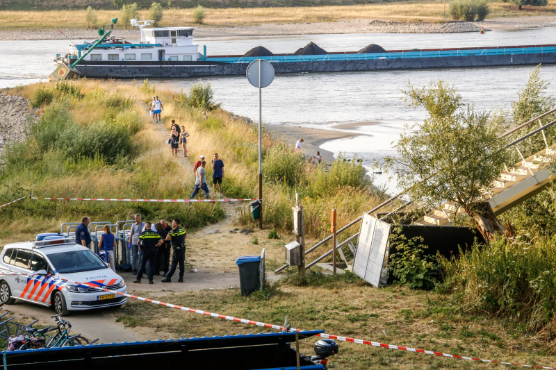 Stoffelijk overschot aangetroffen onder wandelbrug