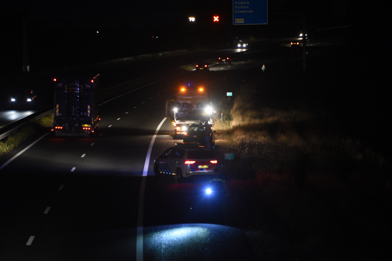 Brandweer blust autobrand