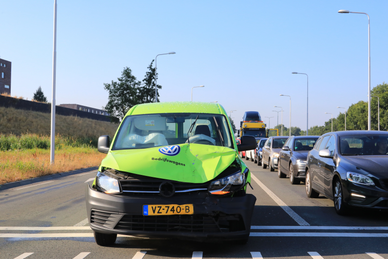 Veel schade bij kop-staartbotsing
