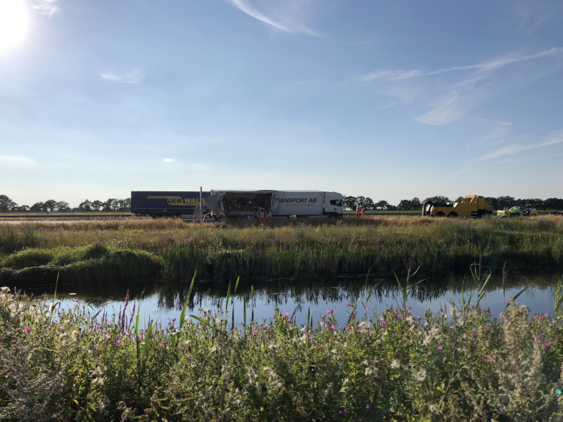 Vrachtwagen verliest lading tomaten