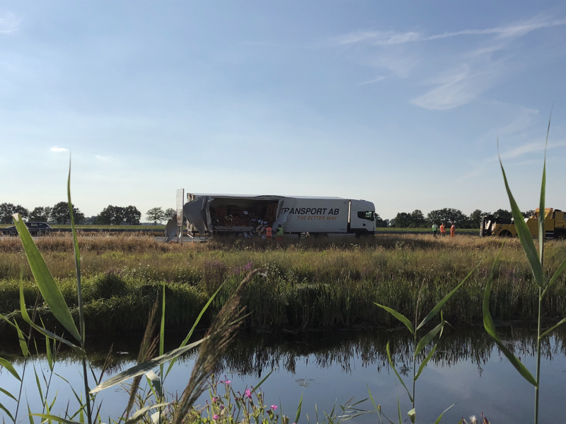 Vrachtwagen verliest lading tomaten