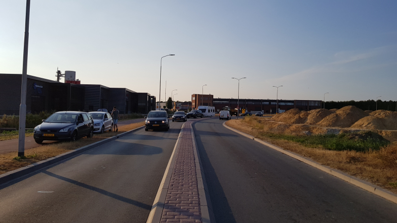 Automobilisten rijden door gesloten spoorbomen bij storing