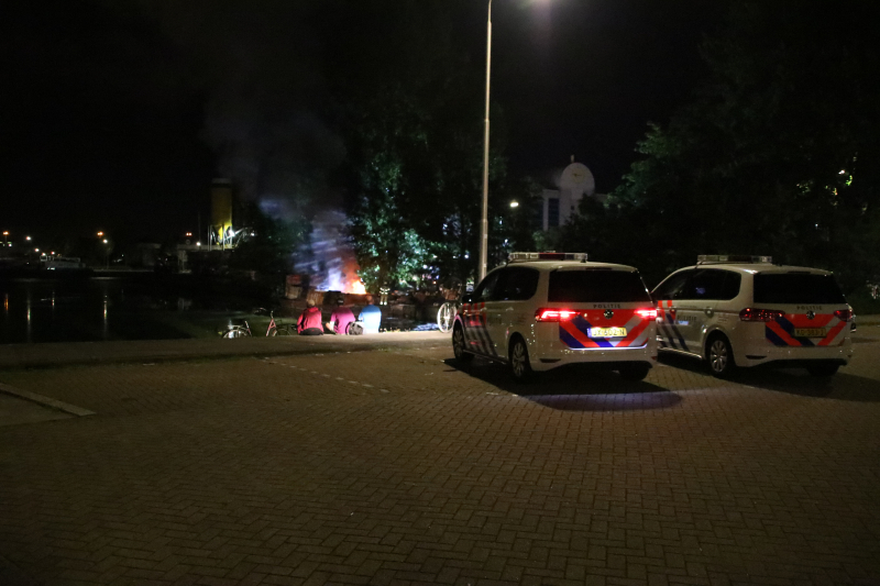 Uitslaande brand op woonboot