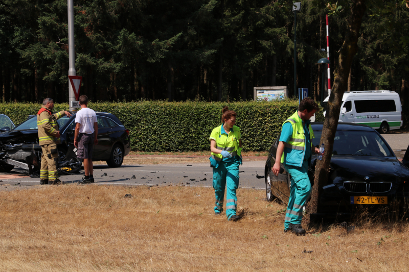 Frontale aanrijding bij gasterij Zondag