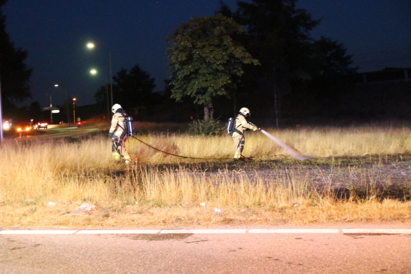 Bermbrand geblust bij oprit snelweg