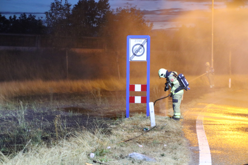 Bermbrand geblust bij oprit snelweg