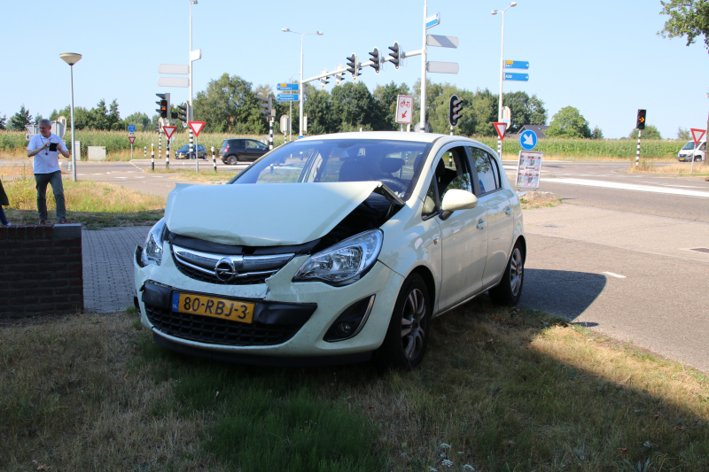 Grote schade bij aanrijding op kruising