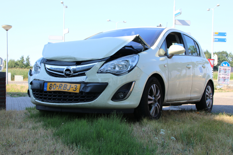 Grote schade bij aanrijding op kruising