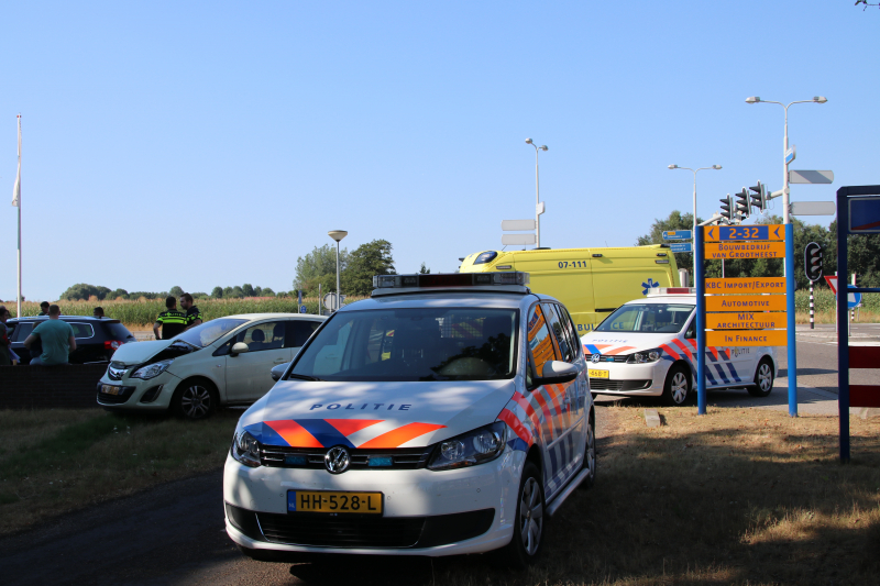 Grote schade bij aanrijding op kruising