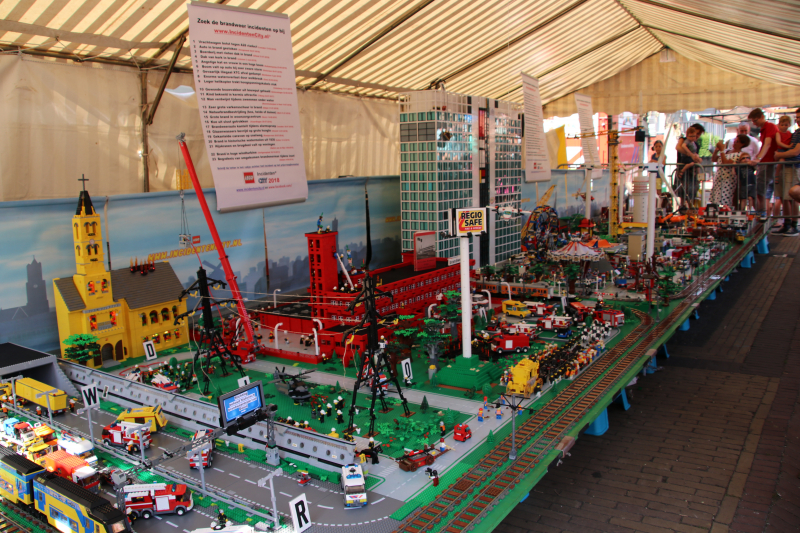 Grote drukte op de dag van de oude brandweerwagen