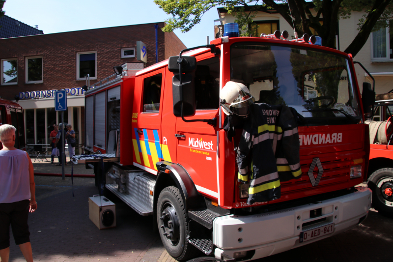Grote drukte op de dag van de oude brandweerwagen