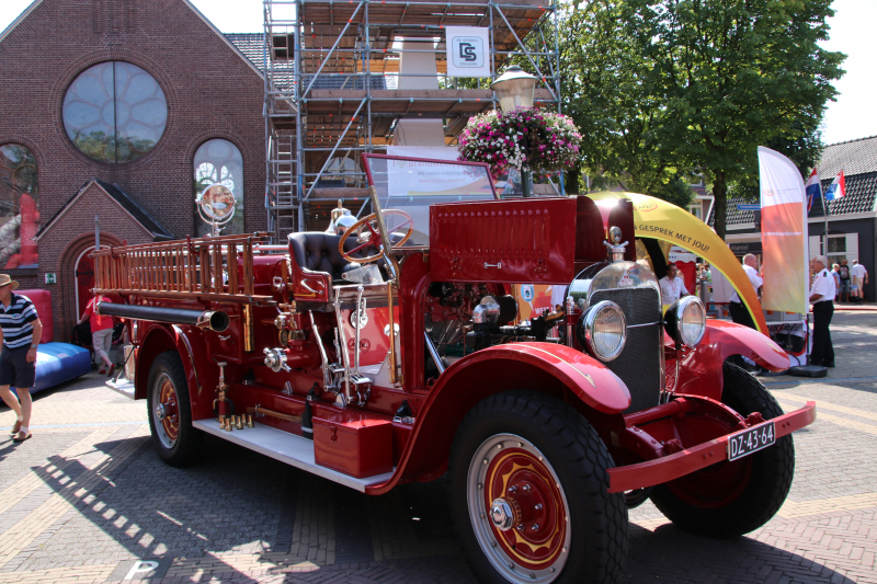 Grote drukte op de dag van de oude brandweerwagen