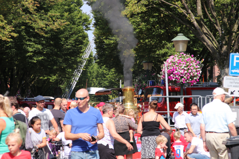 Grote drukte op de dag van de oude brandweerwagen