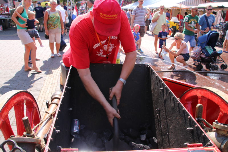Grote drukte op de dag van de oude brandweerwagen