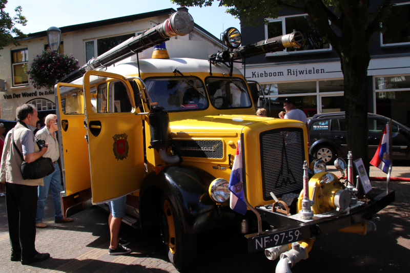 Grote drukte op de dag van de oude brandweerwagen