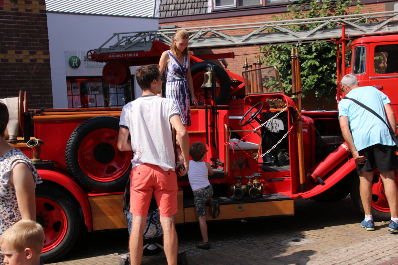 Grote drukte op de dag van de oude brandweerwagen
