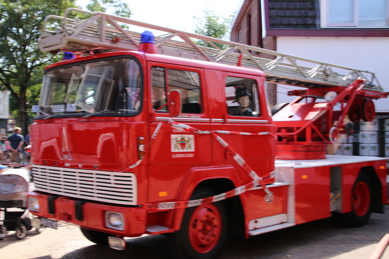 Grote drukte op de dag van de oude brandweerwagen