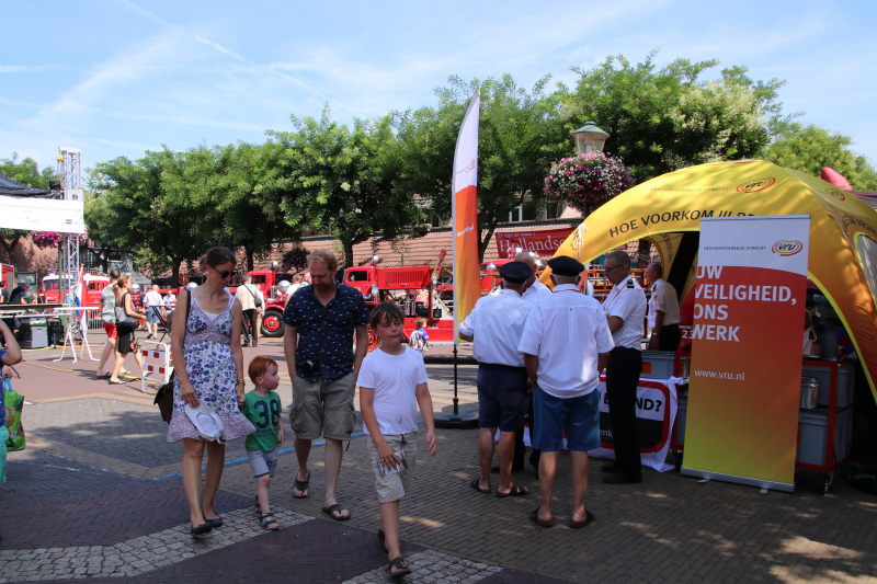 Grote drukte op de dag van de oude brandweerwagen