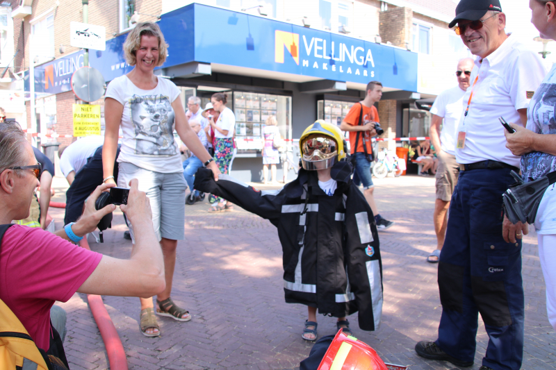 Grote drukte op de dag van de oude brandweerwagen