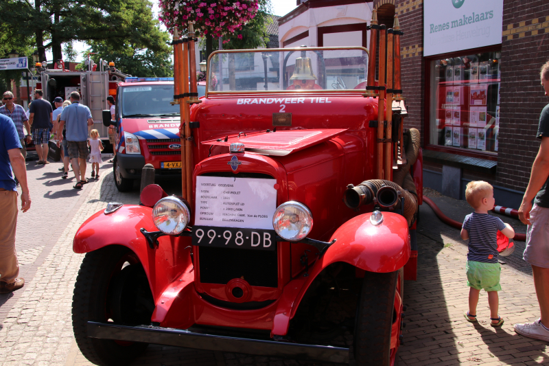 Grote drukte op de dag van de oude brandweerwagen