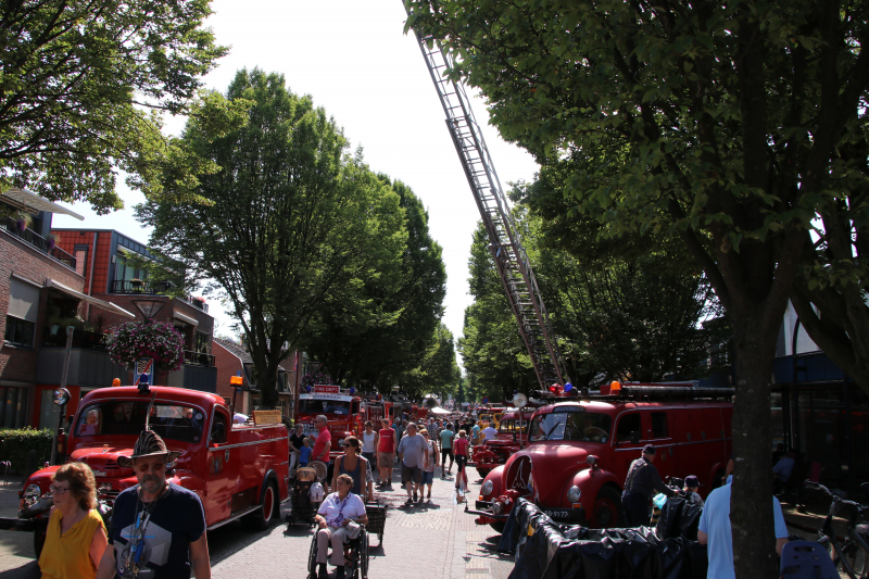 Grote drukte op de dag van de oude brandweerwagen