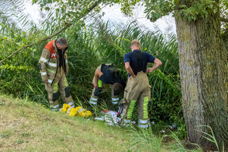 SKA-juf ontdekt in brand gestoken tas met schoolspullen