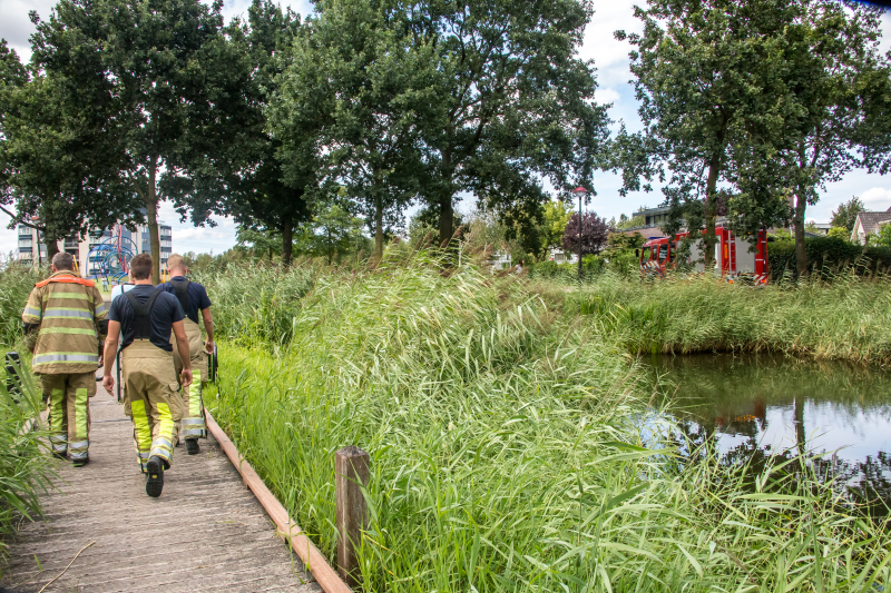 SKA-juf ontdekt in brand gestoken tas met schoolspullen