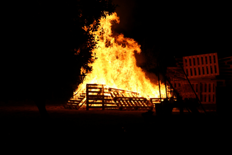 Kampvuur tijdens kinderfeestje loopt uit de hand