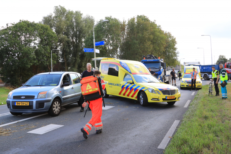 Racefietser ernstig gewond na aanrijding met vrachtwagen