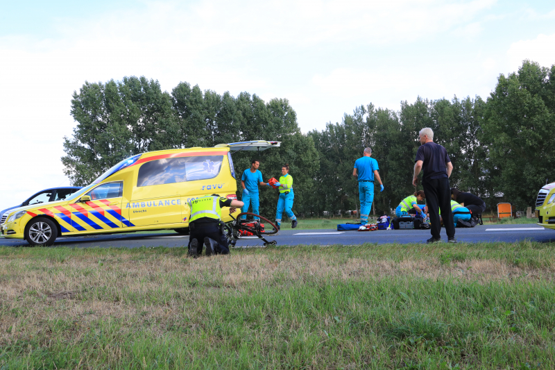 Racefietser ernstig gewond na aanrijding met vrachtwagen