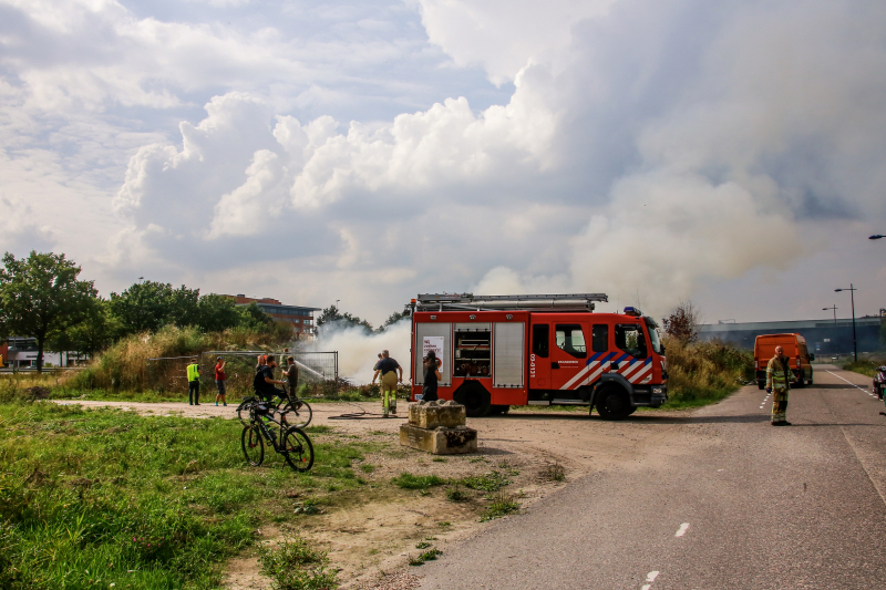Veel rook langs A1 door afvalbrand