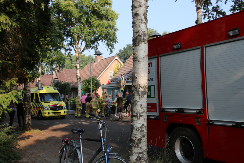 Loodgieter gewond bij dakbrand