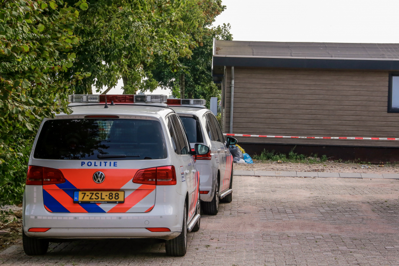 Man zwaargewond bij incident bij woning