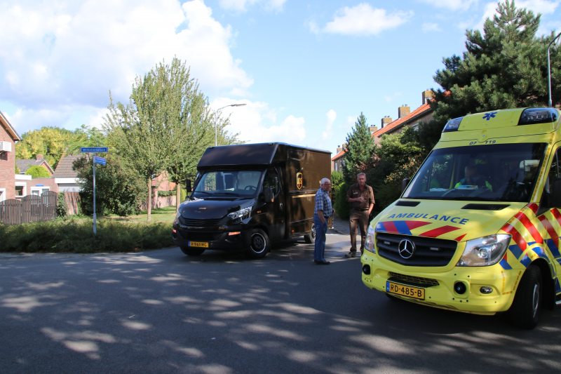 Bestuurster gewond na aanrijding met bestelwagen
