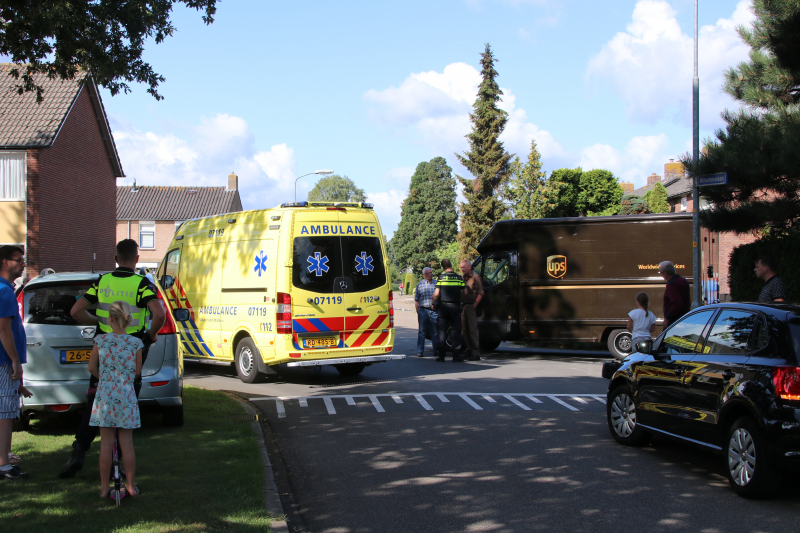 Bestuurster gewond na aanrijding met bestelwagen
