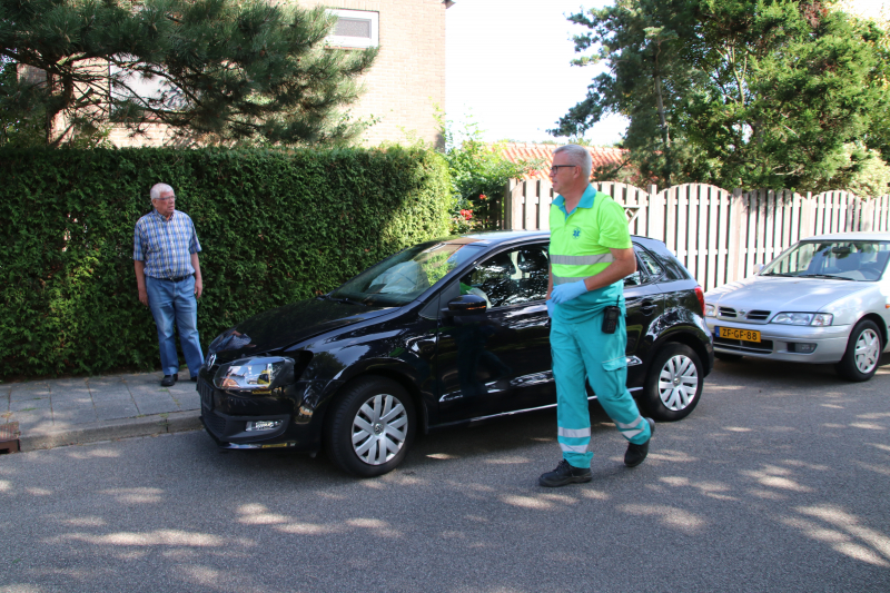 Bestuurster gewond na aanrijding met bestelwagen