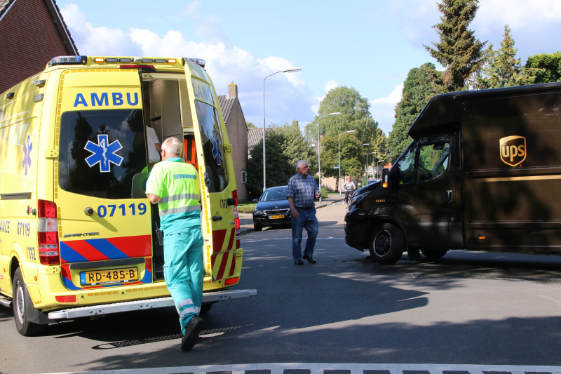 Bestuurster gewond na aanrijding met bestelwagen