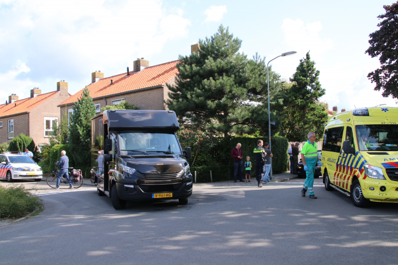Bestuurster gewond na aanrijding met bestelwagen