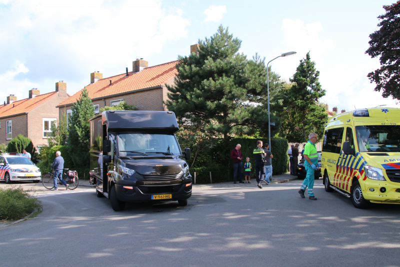 Bestuurster gewond na aanrijding met bestelwagen