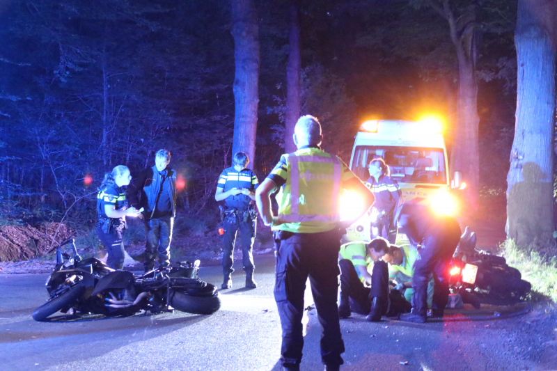 Twee motorrijders gewond bij kop-staartaanrijding