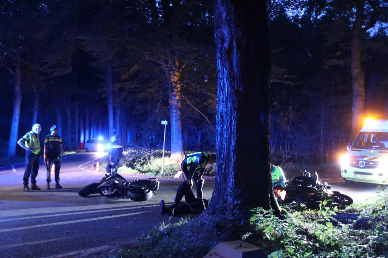 Twee motorrijders gewond bij kop-staartaanrijding